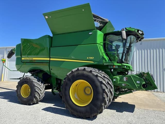 Image of John Deere S780 equipment image 1