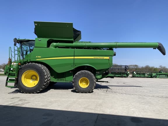 Image of John Deere S780 equipment image 4