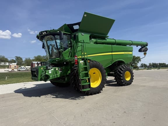 Image of John Deere S780 equipment image 1