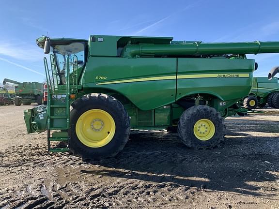 Image of John Deere S780 equipment image 1