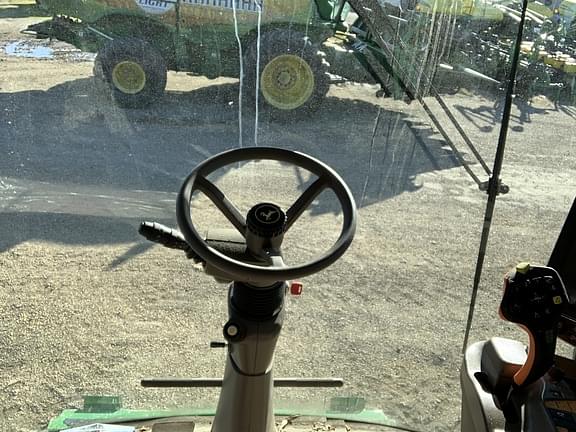 Image of John Deere S780 equipment image 2