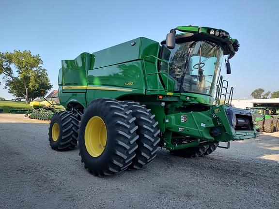 Image of John Deere S780 equipment image 1