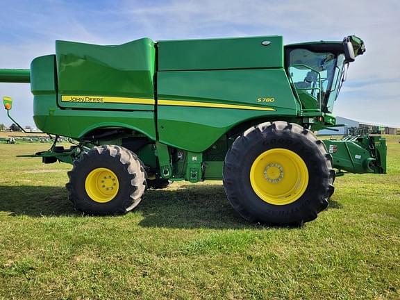 Image of John Deere S780 equipment image 1