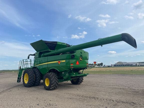 Image of John Deere S780 equipment image 2