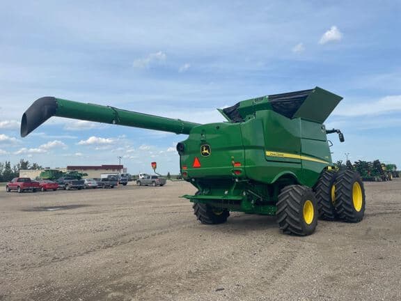 Image of John Deere S780 equipment image 4