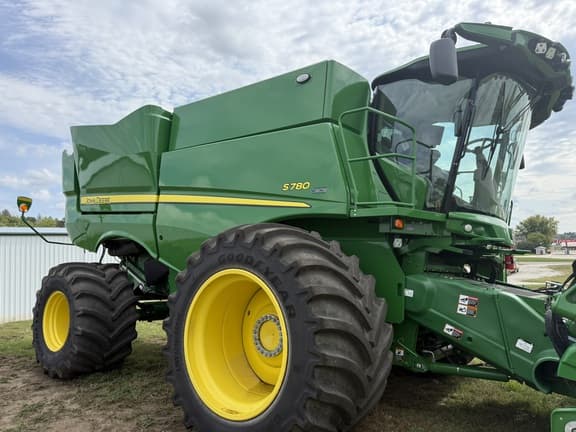 Image of John Deere S780 equipment image 2