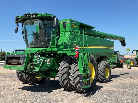 Image of John Deere S780 equipment image 1