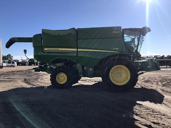 Image of John Deere S780 equipment image 1