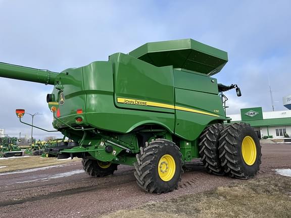 Image of John Deere S780 equipment image 4