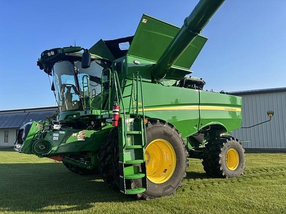 Image of John Deere S780 equipment image 1