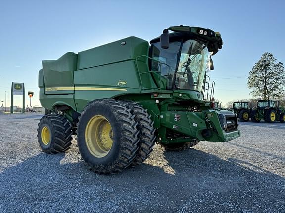 Image of John Deere S780 equipment image 1