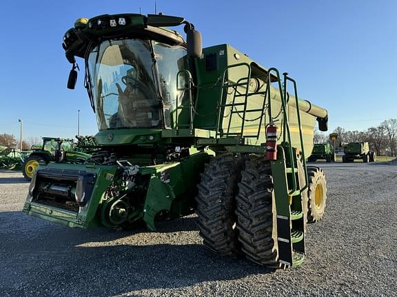 Image of John Deere S780 equipment image 1