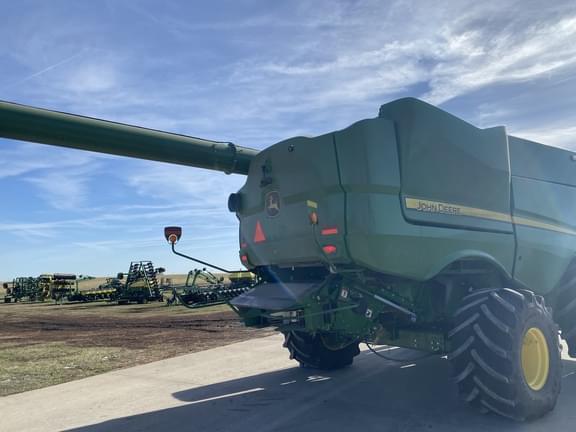 Image of John Deere S780 equipment image 4