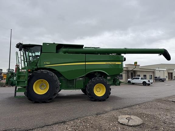 Image of John Deere S780 equipment image 1