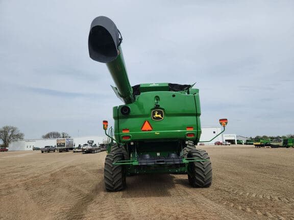 Image of John Deere S780 equipment image 3