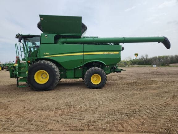 Image of John Deere S780 equipment image 1