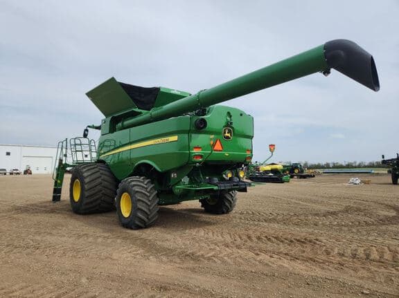 Image of John Deere S780 equipment image 2