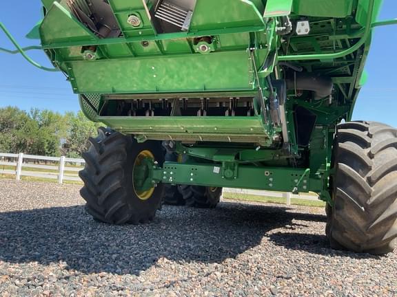 Image of John Deere S780 equipment image 2