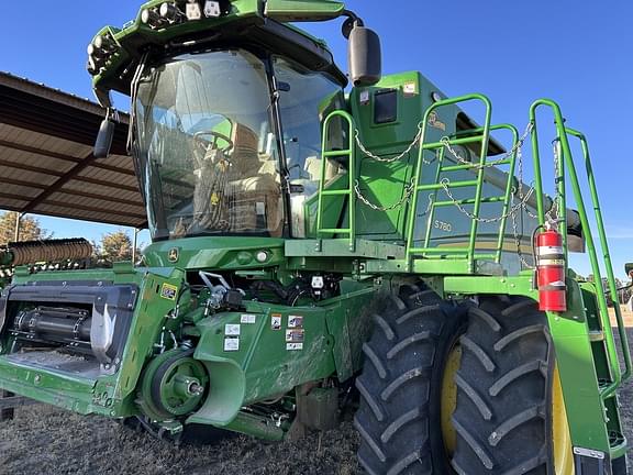 Image of John Deere S780 equipment image 1