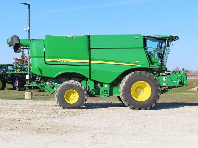 Image of John Deere S780 equipment image 1