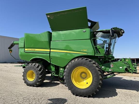 Image of John Deere S780 equipment image 1