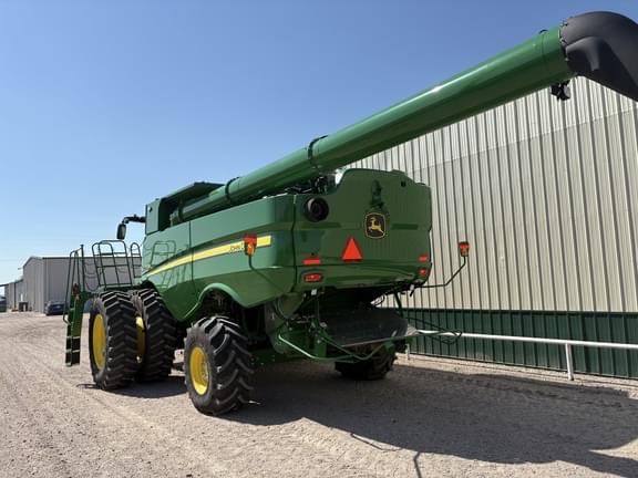 Image of John Deere S780 equipment image 2