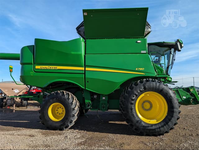 Image of John Deere S780 equipment image 1