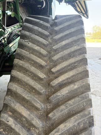 Image of John Deere S780 equipment image 1