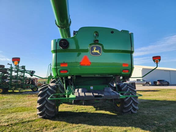 Image of John Deere S780 equipment image 4