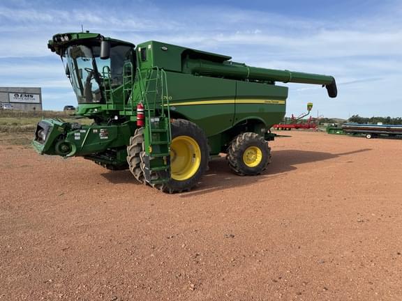 Image of John Deere S780 equipment image 1