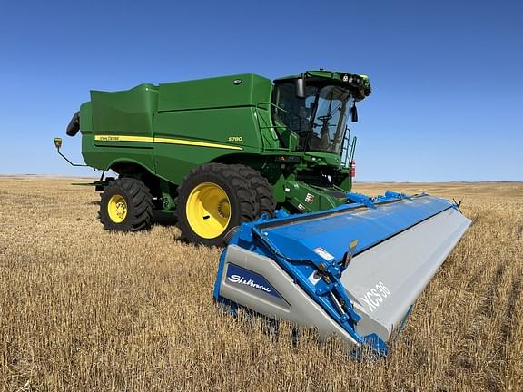 Image of John Deere S780 equipment image 2