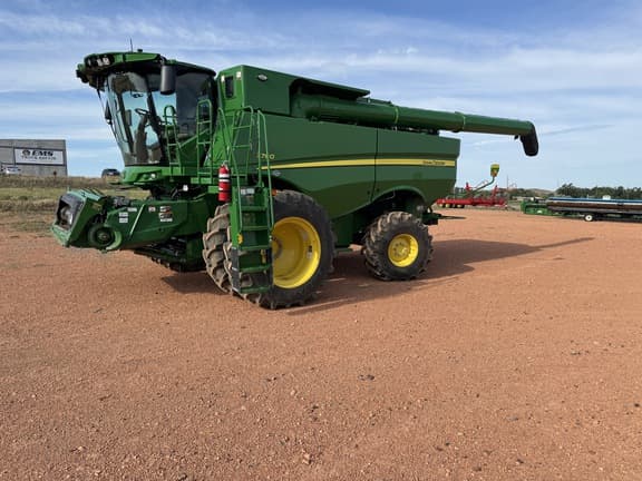 Image of John Deere S780 equipment image 2