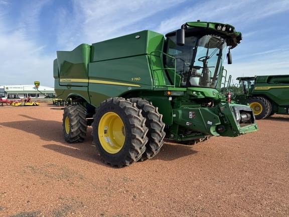 Image of John Deere S780 equipment image 4