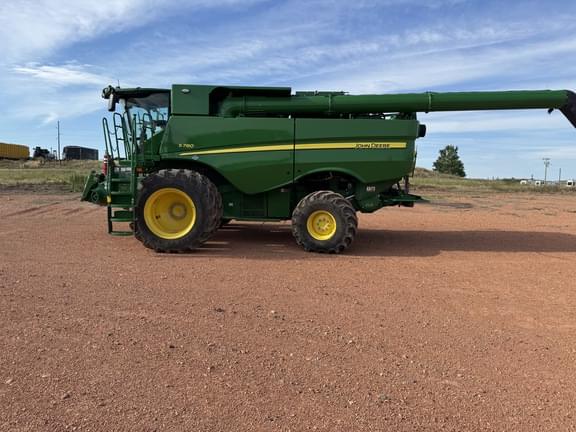 Image of John Deere S780 equipment image 2
