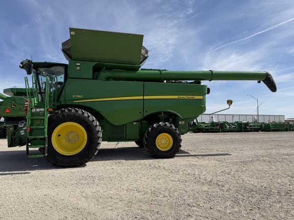 Image of John Deere S780 equipment image 2