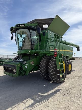 Image of John Deere S780 equipment image 1