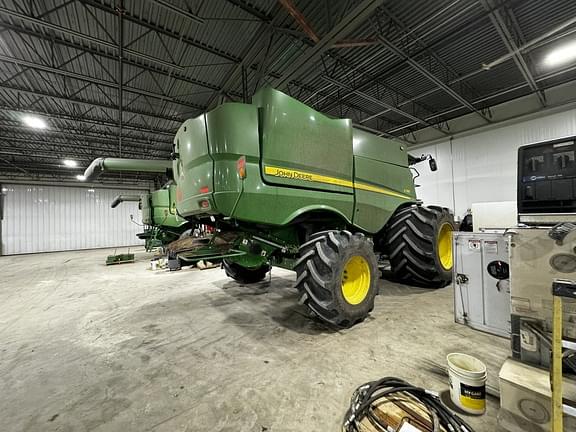 Image of John Deere S780 equipment image 2