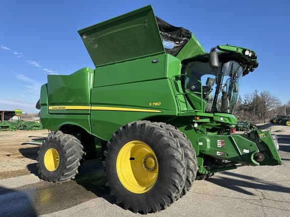 Image of John Deere S780 equipment image 2