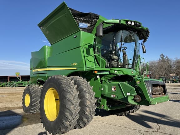 Image of John Deere S780 equipment image 1
