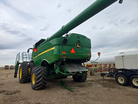 Image of John Deere S780 equipment image 1