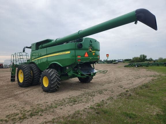 Image of John Deere S780 equipment image 2