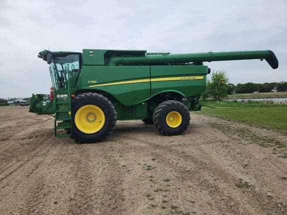 Image of John Deere S780 equipment image 1