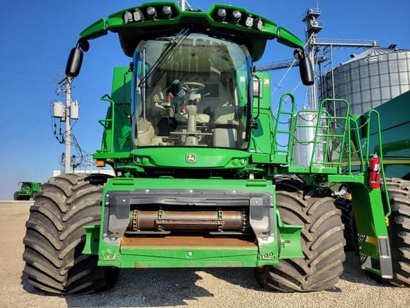 Image of John Deere S780 equipment image 2