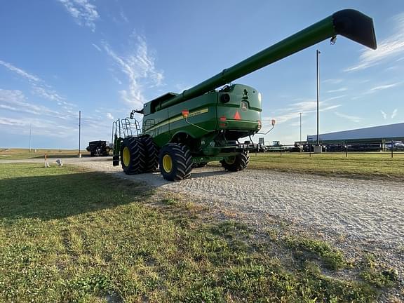 Image of John Deere S780 equipment image 4