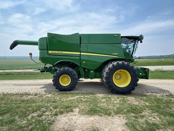 Image of John Deere S780 equipment image 4