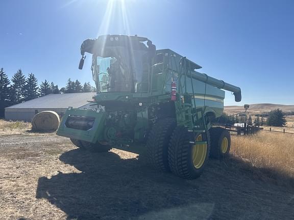 Image of John Deere S780 equipment image 1