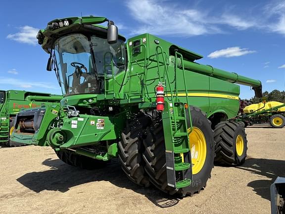 Image of John Deere S780 equipment image 1