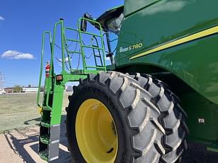 Main image John Deere S780 21