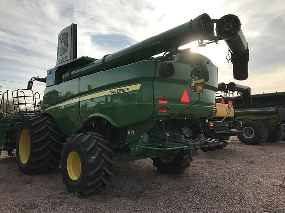 Image of John Deere S780 equipment image 1