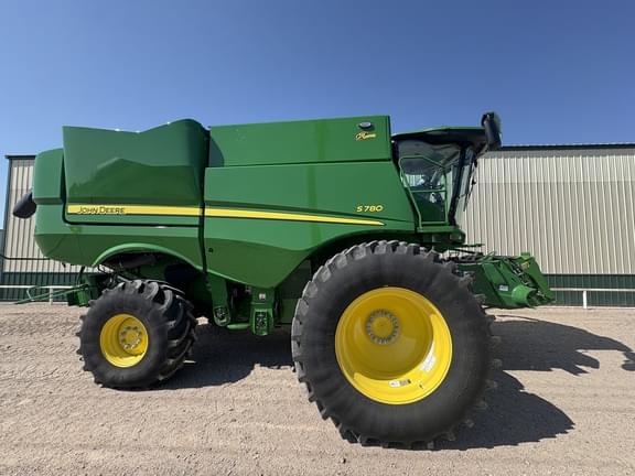 Image of John Deere S780 equipment image 3